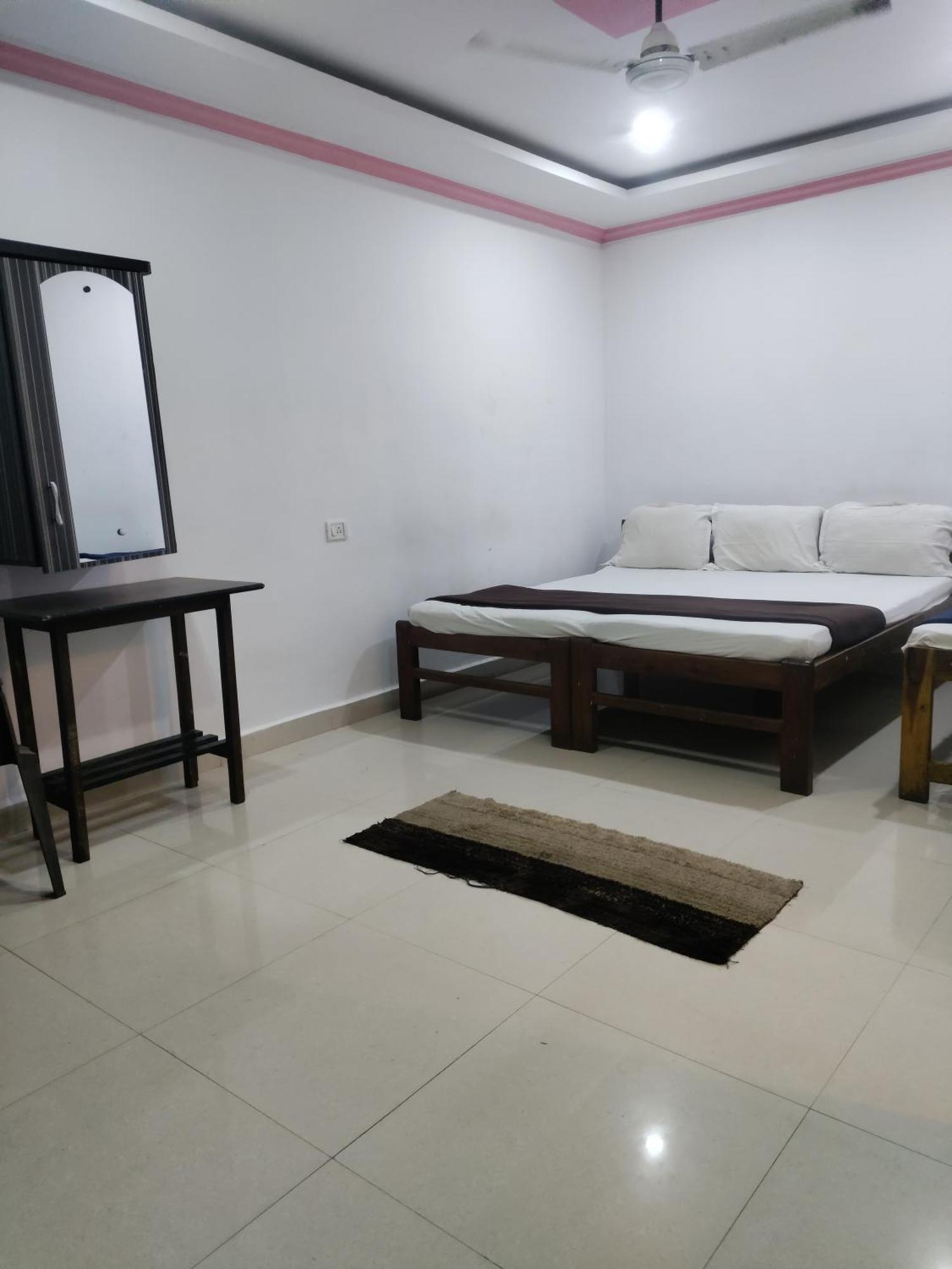 Hotel Queen Queen Sea Calangute Extérieur photo