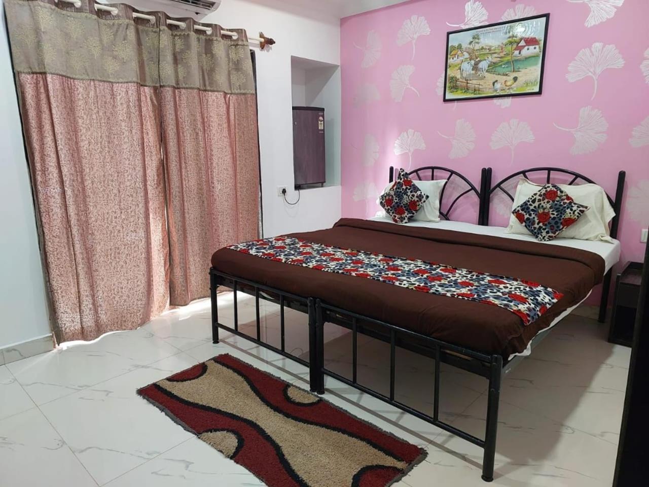 Hotel Queen Queen Sea Calangute Extérieur photo