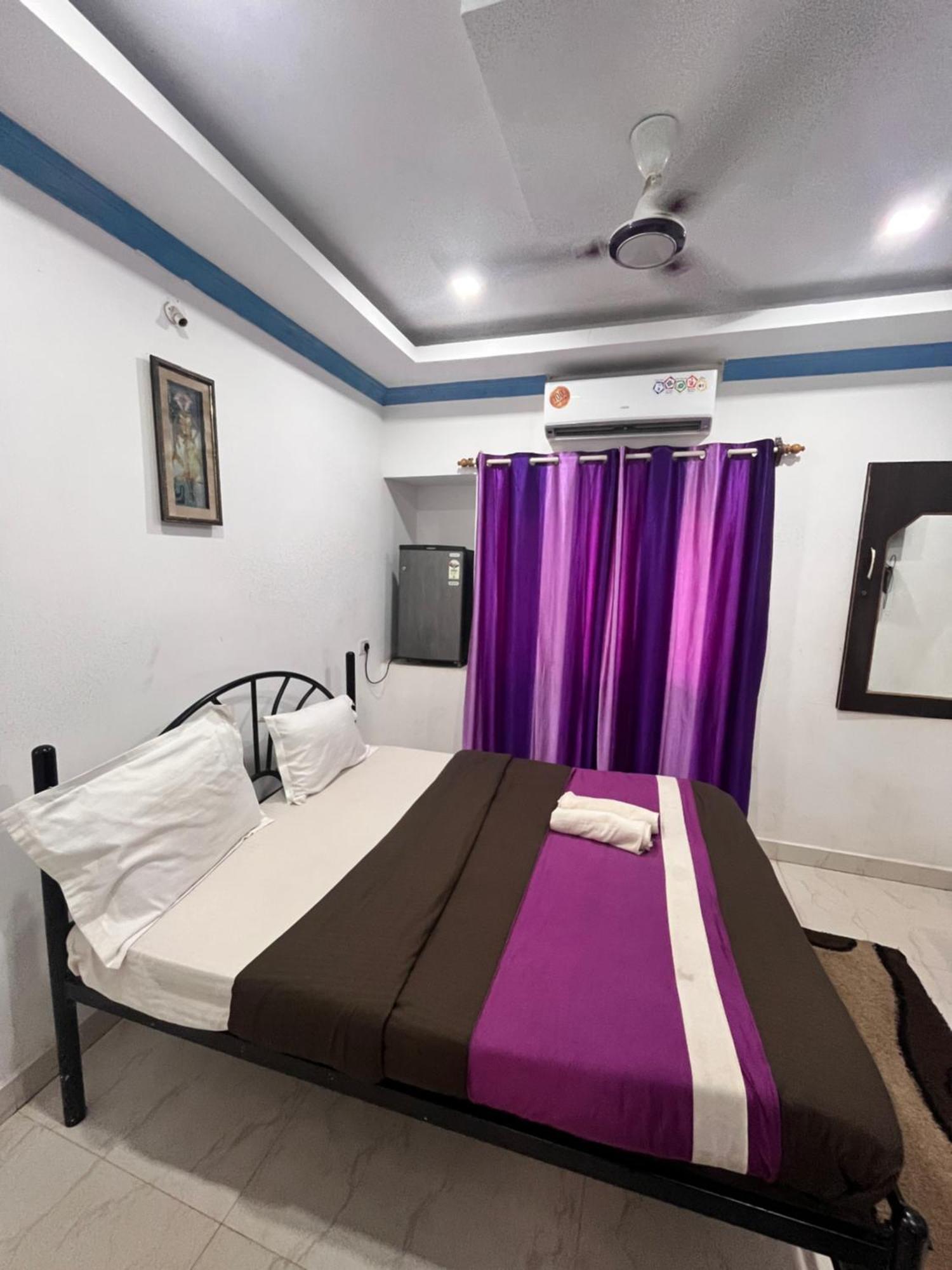 Hotel Queen Queen Sea Calangute Extérieur photo