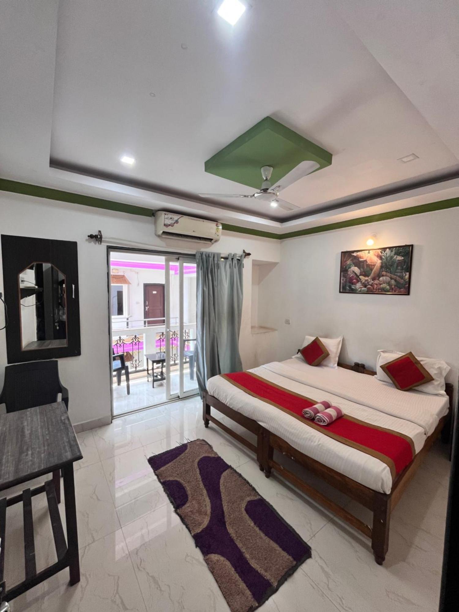 Hotel Queen Queen Sea Calangute Extérieur photo